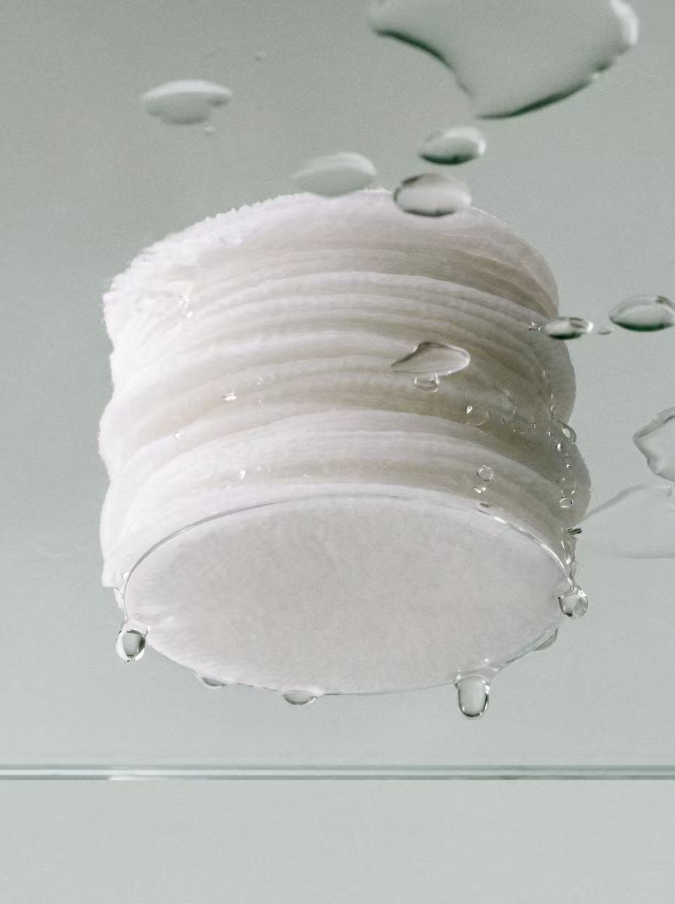 blythe clear canister of gentle tear-stain wipes